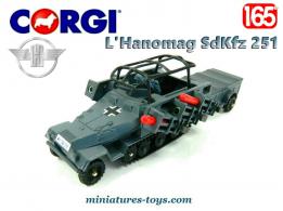Un Hanomag SdKfz 251 lance roquettes en miniature par Corgi Toys au 1/65e 