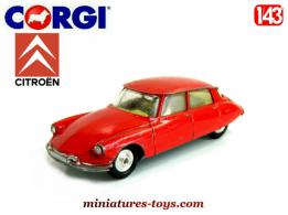 La DS 19 Citroën rouge miniature de Corgi Toys England au 1/43e