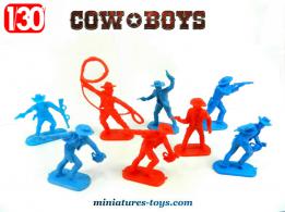 Un lot de 8 figurines de cowboys en plastique des années 1970 au 1/30e