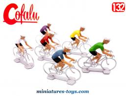 Un peloton de 6 cyclistes miniatures en plastique par Cofalu au 1/32e