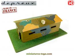 Le bâtiment militaire en miniature jouet années 1960 par Depreux repeint