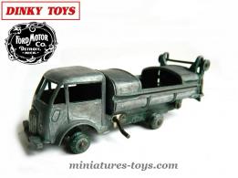 Le camion Ford poubelles en miniature de Dinky Toys incomplet au 1/50e