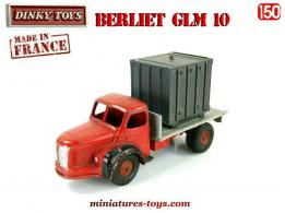 Le camion Berliet GLM 10 plateau container de Dinky Toys au 1/50e