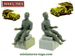 Le conducteur militaire en résine du Dodge miniature Dinky Toys France au 1/43e