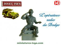 L'opérateur radio militaire en résine du Dodge miniature Dinky Toys au 1/43e