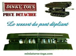 Le ressort du pont dépliant du poseur de pont AMX miniature Dinky Toys France