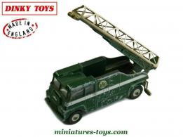 Le camion Bedford mat télescopique télévision en miniature Dinky Toys England