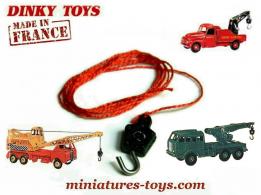 Le crochet de dépanneuse ou de grue miniature Dinky Toys avec fil rouge