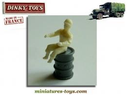 Le conducteur pour le camion GMC 6x6 miniature de Dinky Toys France au 1/43e