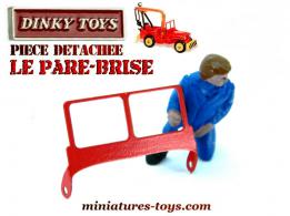 Le pare brise rabattable peint de la Jeep dépanneuse miniature Dinky au 1/43e