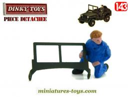 Le pare brise rabattable peint de la Jeep miniature de Dinky Toys France au 1/43e