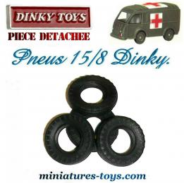 4 pneus Dinky Toys 15/8 noirs et striés pour l'ambulance militaire Renault