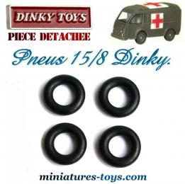 4 pneus Dinky Toys 15/8 noirs et lisses pour l'ambulance militaire Renault 