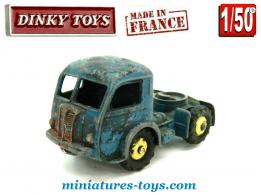 Le Panhard Movic miniature de Dinky Toys au 1/50e repeint
