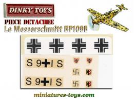 La planche de marquages du Messerschmitt BF109E miniature Dinky Toys England