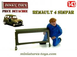 Le pare brise rabattable de la Renault 4 Sinpar de Dinky Toys France au 1/43e