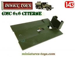 Le plateau de citerne pour le camion GMC 6x6 militaire miniature de Dinky Toys