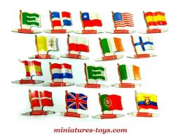 Un ensemble de 17 drapeaux de pays offerts par les biscuits de L'Alsacienne