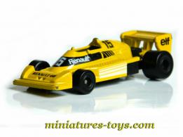 Une Formule 1 Renault RS 01/02 jaune en miniature Elf au 1/53e