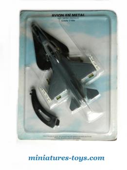 Le chasseur jet F16 Fighting Falcon en miniature métal au 1/100e