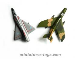 Un lot de 2 avions a réactions Mirage et Sabre miniatures métal au 1/100e