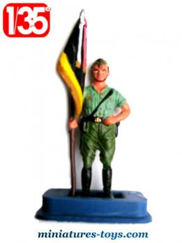 Le porte étendard franquiste en plomb peint de la marque MD Spain au 1/35e