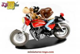 La figurine d'Edouard bracame sur sa Honda 750 CB du Joe Bar Team au 1/18e