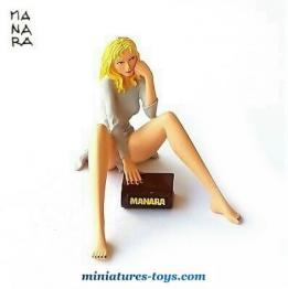 La figurine en résine de la belle pin up Emanuela dessinée par Manara