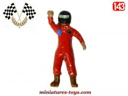La figurine du pilote de course rouge casqué en miniature métal au 1/43e