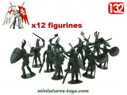 Les 12 petits soldats moyenâgeux et chevaliers en figurines plastique au 1/32e