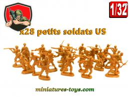 Un lot de 28 petits soldats US années 1980 en plastique brun au 1/32e