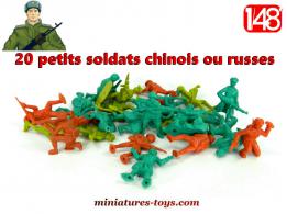 Un ensemble de 20 petits soldats chinois russes en figurines plastique au 1/48e