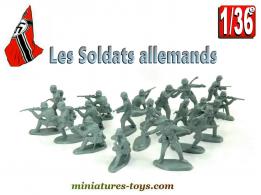 Un ensemble de 16 soldats allemand de la Wehrmacht en plastique au 1/36e