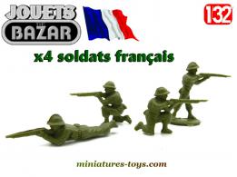 Les 4 figurines de soldats français en jouets de bazar au 1/32e