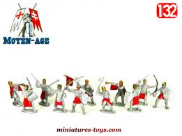 Les 11 petits soldats moyenâgeux et chevaliers en figurines plastique au 1/32e