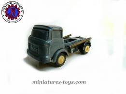 Le camion Berliet GAK miniature de France Jouets au 1/55e repeint en gris