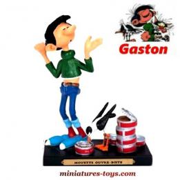La figurine de Gaston Lagaffe et sa mouette ouvre boite en résine par Plastoy