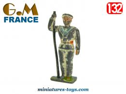 La figurine en métal du Marin français au garde à vous par GM au 1/32e