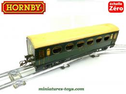 La voiture voyageurs carénée saucisson en miniature par Hornby échelle zéro