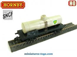 Le wagon citerne BP à bogies SNCF en miniature par Hornby au HO