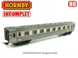 La voiture voyageurs Inox Dev en miniature Hornby au HO H0 incomplète