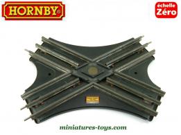 Le rail électrique de croisement oblique ECA par Hornby a l'échelle O 0 zéro