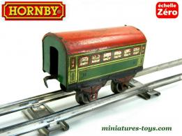 La voiture voyageurs 2e cl Express en miniature par Hornby à l'échelle zéro 0 O