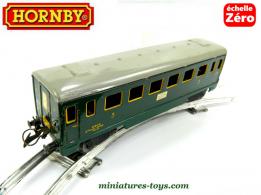 La voiture voyageurs 3e classe en miniature par Hornby à l'échelle zéro 0 O