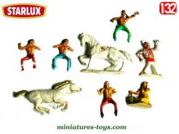 Un lot de 6 figurines d'indiens avec 2 chevaux Starlux au 1/32e incomplets
