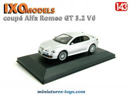 Le coupé Alfa Romeo GT 3.2 V6 en miniature par Ixo Models au 1/43e