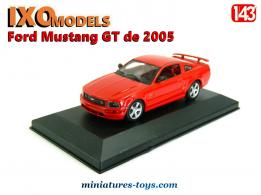 Le coupé Ford Mustang GT de 2005 en miniature par Ixo Models au 1/43e