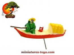 La barque rouge au pêcheur du jardin japonais miniature vintage