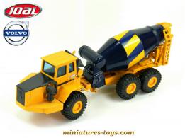 La bétonnière Volvo A35C en miniature de Joal au 1/50e