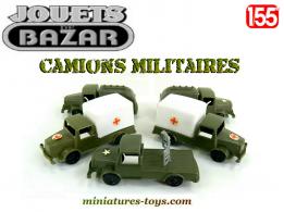 Un lot de 5 camions militaires en plastique style jouets de bazar au 1/55e
